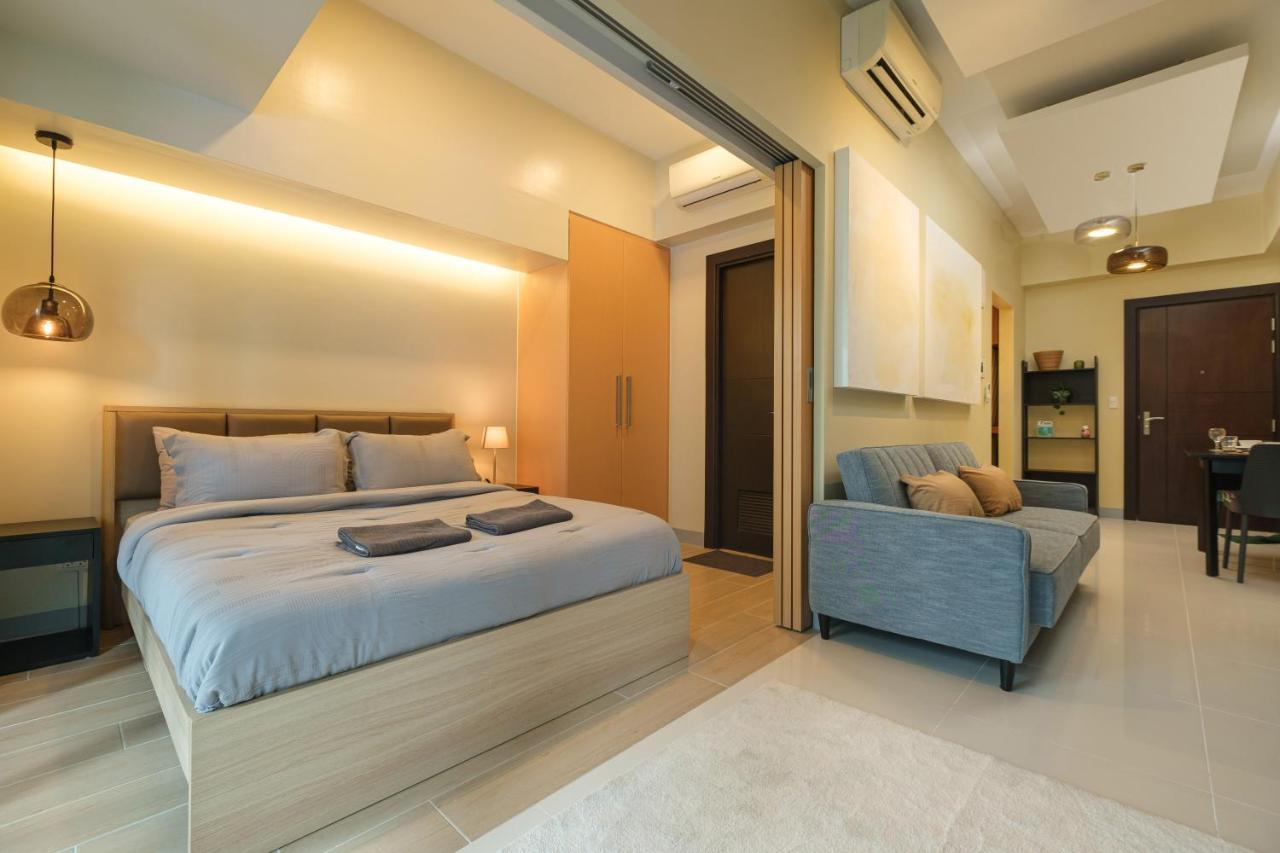 Uptown Parksuites Modern Room Manila Exterior photo